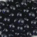 Vista dettagliata di perline rotonde nere lucide in acrilico per creazioni fai da te. - Foro 10mm 4mm / Nero