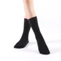 Chaussettes de yoga noires à cinq doigts pour femmes, design confortable et semelle antidérapante. - Taille unique / Noir