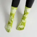 Πράσινες κάλτσες γιόγκα tie-dye πέντε δαχτύλων με αντιολισθητική λαβή για γυμναστική - Ένα μέγεθος / Λαδί