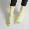 Gelbe Batik Fünf-Zehen Yoga Socken mit Antirutsch Noppen für Indoor Sport und Fitness. - Einheitsgröße / Zitronengelb