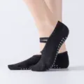Chaussettes de yoga antidérapantes avec brides croisées, idéales pour le pilates et fitness. - Taille unique / Noir
