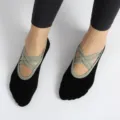 Chaussettes de yoga noires avec brides croisees antiderapantes pour pilates et fitness. - Taille unique / Noir