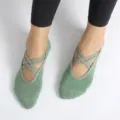 Chaussettes de yoga pour femmes avec brides croisees, vert, respirantes pour pilates et fitness. - Taille unique / Vert