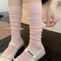 Roze zomer dunne sokken van ademend mesh, ballet stijl kuit sokken voor dames. - Roze