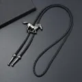Corbata bolo vaqueras occidentales con colgante de caballo plateado vintage y cordón. - Plata Antigua + PU Negro