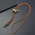 Cravatta Bolo Vintage Western Cowboy Ciondolo Cavallo in Lega Collana di Cuoio Moda - Bronzo Antico + PU Marrone Chiaro