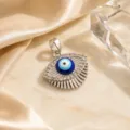 Exquisiter Kupfer Mikroeingefasster Zirkon boeser Blick Anhaenger mit blauem Emaille. - 3D Blaues Auge