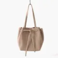 Sac cabas seau en cuir veritable avec design de noeud de ceinture pour le travail quotidien. - Abricot