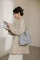 Élégant sac porté épaule en cuir tissé bleu clair, grand cabas élégant pour femmes au quotidien. - Gris Brume