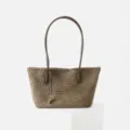 Γυναικεία δερμάτινη πλεκτή τσάντα tote, κομψή μινιμαλιστική τσάντα ώμου για γυναίκες. - Λαδί