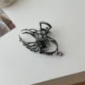 Pinza para el pelo de araña de metal gótico oscuro para mujeres, accesorio de pelo elegante. - Pinza Araña Perla Negro Pistola