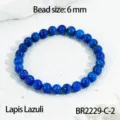 Close-up van een blauwe lapis lazuli kralenarmband van 6 mm met natuurlijke textuur. - Ronde Kraal Elastische Stijl (BR2229-C-2) / 6mm / Lapis lazuli