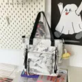 Sac à bandoulière en toile élégant avec imprimé paysager, grande capacité et design pratique. - Shoulder Bag with Charm / Noir