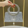 Borsa da sera argentata con strass pochette di lusso in cristallo con manico rotondo e ciondolo. - Argento