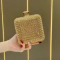 Borsa da sera dorata in cristallo, Pocetta rigida con strass per festa e nozze di lusso. - Oro
