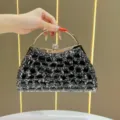 Borsa da sera con strass e manico in metallo, elegante pochette nera con paillettes. - Nero