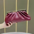 Borsa a pochette arricciata rosso vino con chiusura strass, elegante borsa da sera variante. - Borgogna