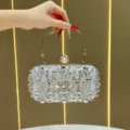 Elegante borsa da sera a pochette in strass con manico in metallo e chiusura di perla festa - Argento