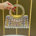 Borsa da sera di lusso in strass con cristalli colorati e manico rotondo dorato elegante. - Oro