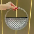 Elegante borsa da sera semi-circolare con strass scintillanti e manico rotondo per festa. - Nero