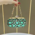 Elegante borsa da sera con strass verdi e catena di cristallo per abiti da festa. - Verde