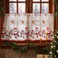 Tendina da caffè di Natale, corta tenda bianca trasparente con ricamo natalizio di Babbo Natale. - Babbo Natale che Scia (3577 Tendina da Caffè Ricamata Natalizia) / 100x55cm / Bianco