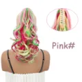 Détail d'extension de queue de cheval pince griffe colorée avec cheveux synthétiques ondulés et pince. - Rose