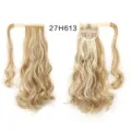 Detalle de la extensión de cabello de cola de caballo sintética ondulada con correa y peine. - 27H613 Rizado