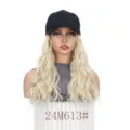 Synthetische Perücke Baseballcap blonde lange wellige Haare schwarze Kappe Variante - 24M613#