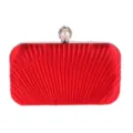 Rode satijnen geplooide avondtas clutch met elegante parel stras sluiting voor feest. - Rood
