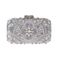 Prachtig zilveren avondtasje detail, handgemaakte strass steentjes en parels decoratie. - Zilver