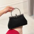 Elegante zwarte kralen avondtas voor dames, vintage metalen frame clutch voor feest en bruiloft. - Zwart
