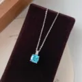 Collier pendentif en argent sterling S925 avec zircon bleu carré, chaîne élégante et minimaliste. - Style Cube (XN605-DH) / Argent 925 / Argent