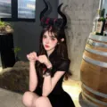 Halloween demon horn headband with red roses and crystal pendant for party dress up photos. - Black Horn Flower Headband