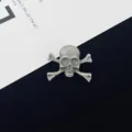 Vintage gothic skull and crossbones brooch pin for Halloween alternative fashion outfit decor - Crossbones Skull Style (R254)