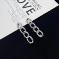 Silver metal chain brooch detail view, minimalist Korean style fashion jewelry accessory. - Gunmetal