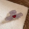 Süße gepunktete Haarklammer mit 3D rotem Herz, stilvolles Haaraccessoire für den Alltag. - Weiß Schwarze Punkte