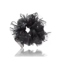Λεπτομερης εικονα μαυρου διχτυωτου scrunchie με χρυσα φλουδια και λεπτα κρεμαστα. - Μαύρο