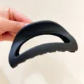 Minimalist μαύρο ματ σιλικόνης κλιπ μαλλιών για γυναίκες, κομψό μονόχρωμο αξεσουάρ μαλλ - Mayro Malako Lasticho Klapa Mallion