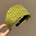 Diadema ancha plisada de lunares vintage para mujer, elegante cinta de tela para el uso diario. - Diadema Plisada de Lunares Negros Verde Oliva