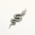 Detailaufnahme des antiken Silber Schlangen Anhängers, DIY Legierung Schmuck Zubehör für Kette. - Antiksilber