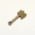 Detailansicht der Vintage Bronze Legierung Axt Anhänger, kreative DIY Schmuckzubehör Stücke. - 2.5*1.1cm / Antikbronze