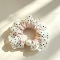 Coletero de lunares rosa y blanco con perla grande, coletero de gasa con volantes para mujer. - Rosa