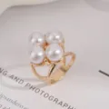 Französischer Perlen Schalclip, elegantes Vier-Perlen Design Mode Accessoire für Damen. - Innendurchmesser 3.5CM