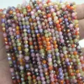 Gros plan détaillé de fils de perles de pierres précieuses à facettes multicolores pour bijoux. - 4mm (Environ 100 Pcs / 16g) / Multicolore