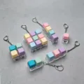 Portachiavi fidget con interruttore meccanico macaron giocattolo antistress portatile - Senza Luce / 4 Tasti Colore Casuale Macaron Pulsante Antistress