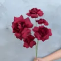 Künstlicher roter Rosenblüten Strauß für Hochzeit Heimdekoration Seidenblumen Gesteck. - 5-Kopf Feenrose