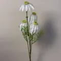 Primo piano dettagliato di fiori artificiali bianchi pendenti con foglie verdi e steli. - Osteospermum Bianco