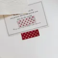 Rood-witte gestippelde geborduurde stoffen labels DIY handgemaakte kleding accessoires SKU - Bordeauxrode Stippen (zm1465)