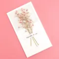 Carte de vœux exquise en fleurs séchées avec gypsophile rose pour cadeaux et bénédictions. - Style Gypso Rose